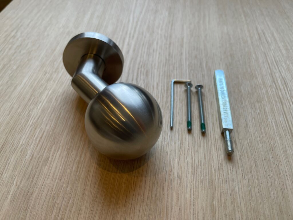 Hafi Private Line | Deurknop model 286 RVS bolle verkopte knop vast op rond rozet