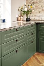 Manor Round 549220025 39 02 scaled