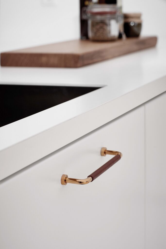 104 29 - Donkerbruin gepolijst messing lak, meubelbeslag handgrepen, meubelbeslag, handgrepen