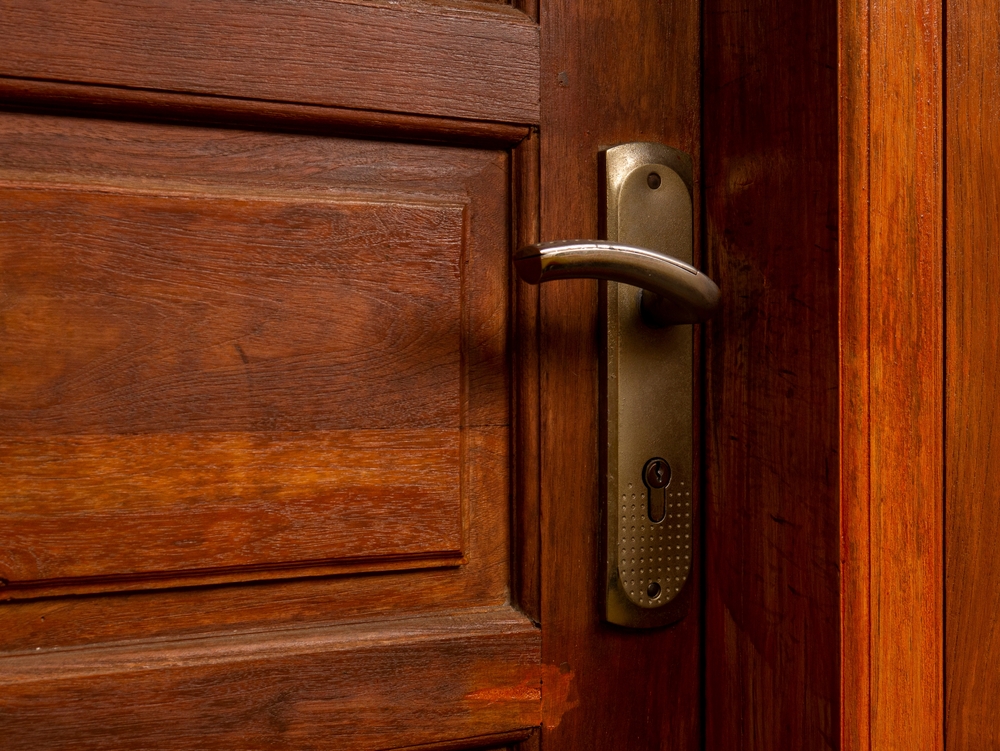 nieuw deurbeslag installeren