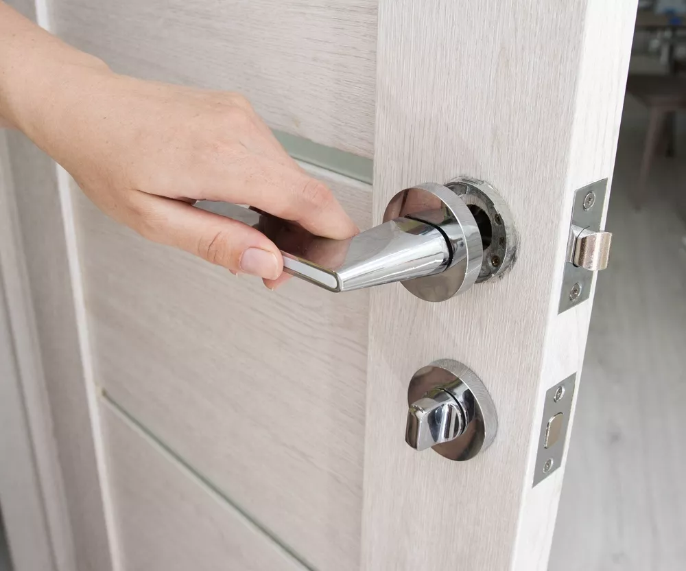 DIY Zelf Deurbeslag vervangen, Deurbeslag, Deur openen, Deur handvat