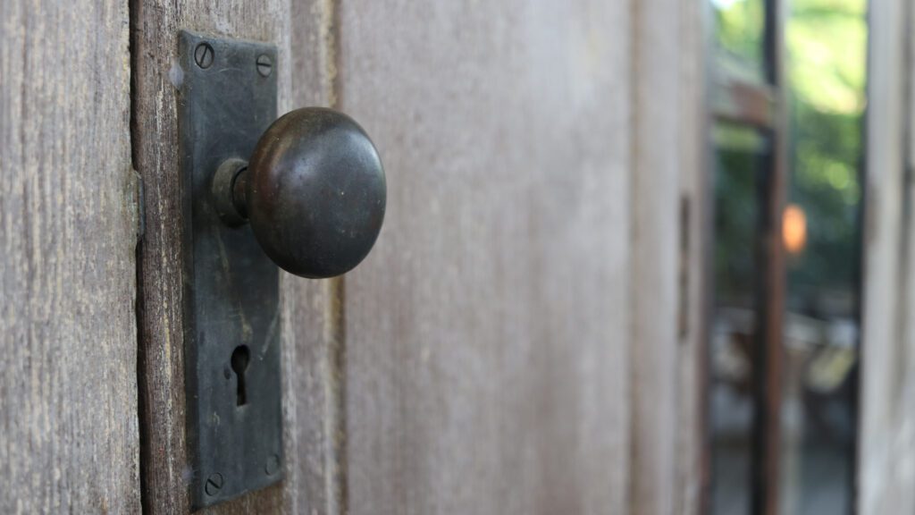 Deurbeslag en akoestiek