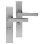 Differnz | Tilburg deurkruk | vierkant schild | WC 63 mm | mat chroom