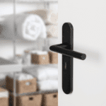 Differnz | Amsterdam deurkruk | ovaal schild | sleutel 56 mm | zwart