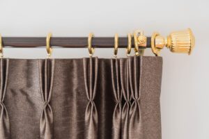 Gordijnroedes en schuifdeurbeslag combineren 