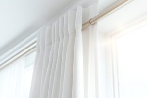 Gordijnroedes en schuifdeurbeslag combineren 